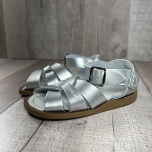 Salt Water Sandals By Hoy Shoes The Original Sandal Girls' Toddler Silver Size 5